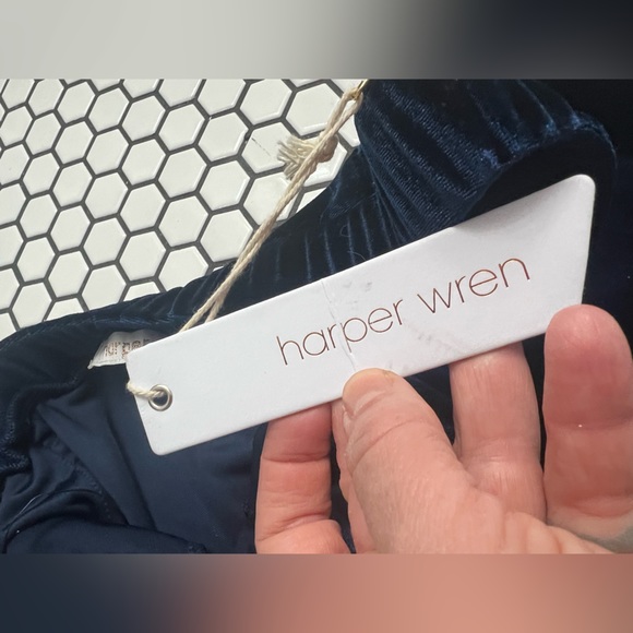 NWT Harper wren polyester velour pants size small - Picture 4 of 5